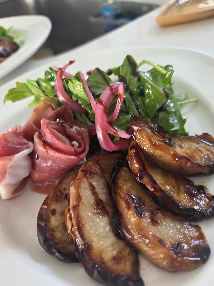 Roasted pear and prosciutto salad
